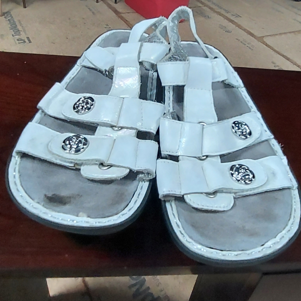 White sandels by Alegria